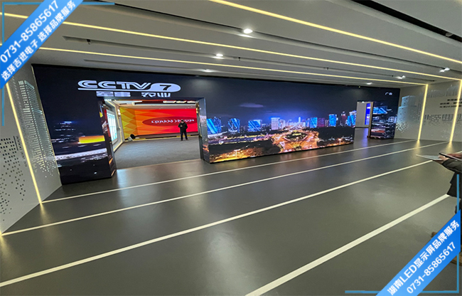 長沙某單位展廳門型LED顯示屏.jpg 長沙某單位展廳門型LED顯示屏.jpg