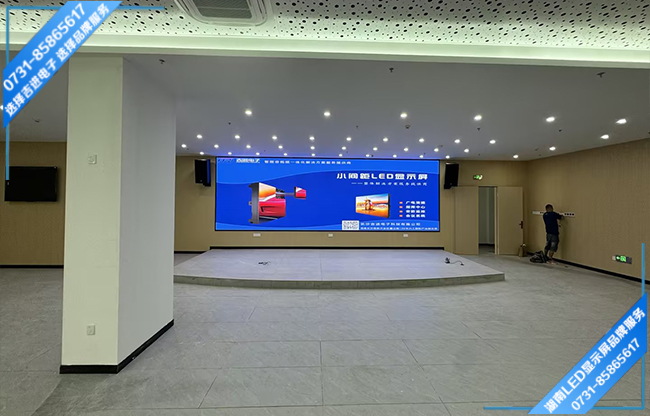 長沙寧鄉(xiāng)縣某中學報告大廳LED顯示屏.jpg 長沙寧鄉(xiāng)縣某中學報告大廳LED顯示屏.jpg